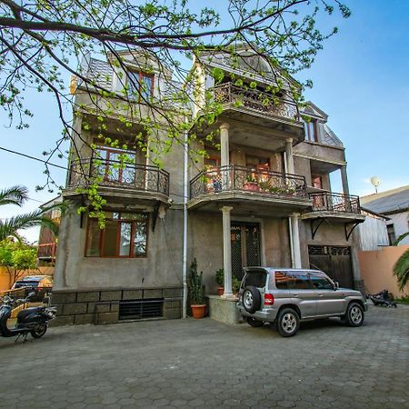 Nana'S Guesthouse Μπατούμι Εξωτερικό φωτογραφία