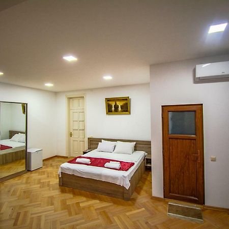 Nana'S Guesthouse Μπατούμι Εξωτερικό φωτογραφία