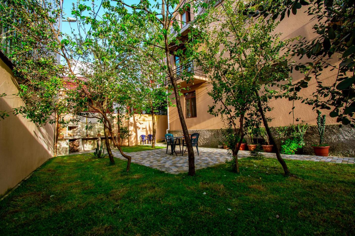 Nana'S Guesthouse Μπατούμι Εξωτερικό φωτογραφία