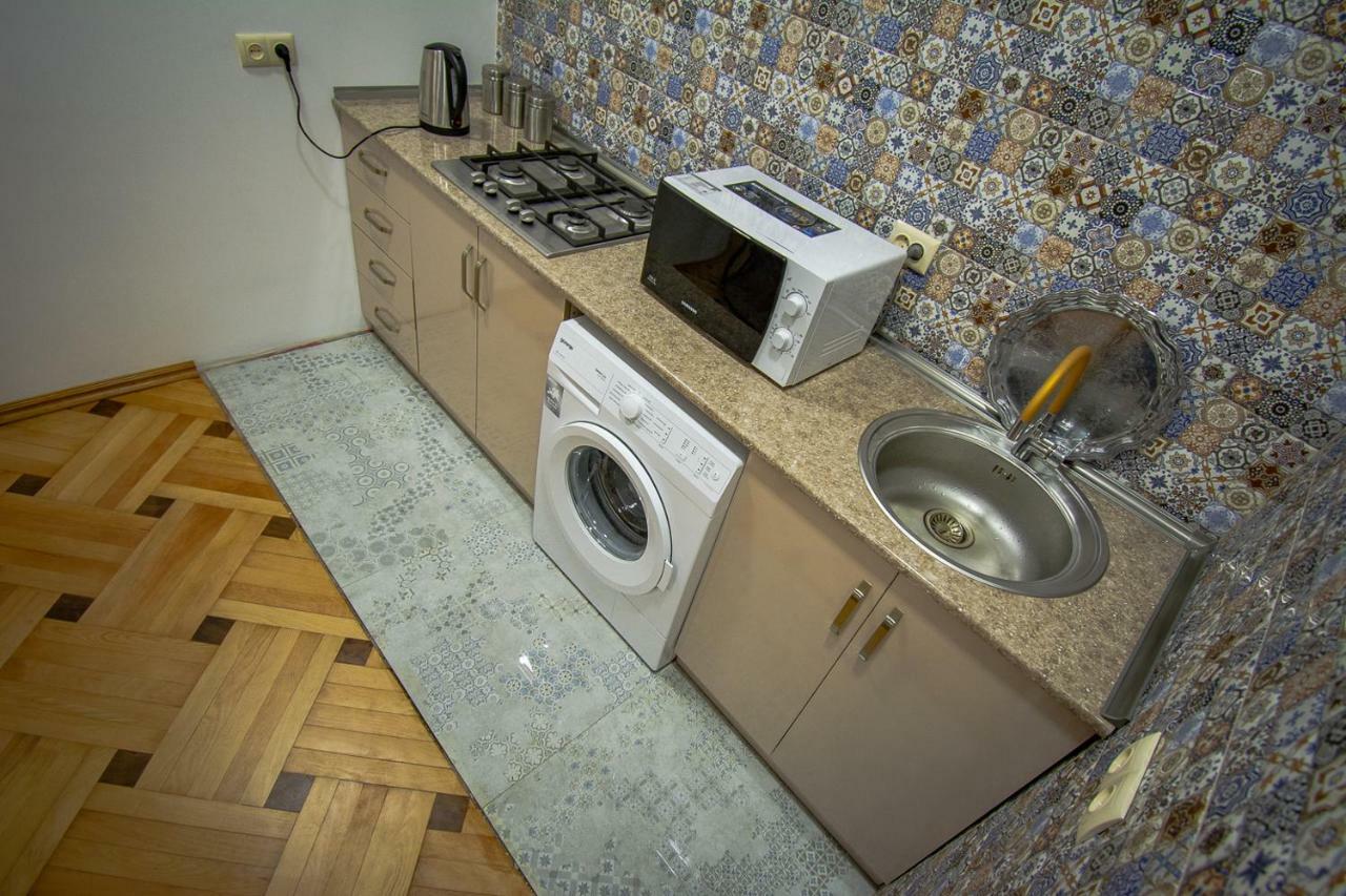 Nana'S Guesthouse Μπατούμι Εξωτερικό φωτογραφία