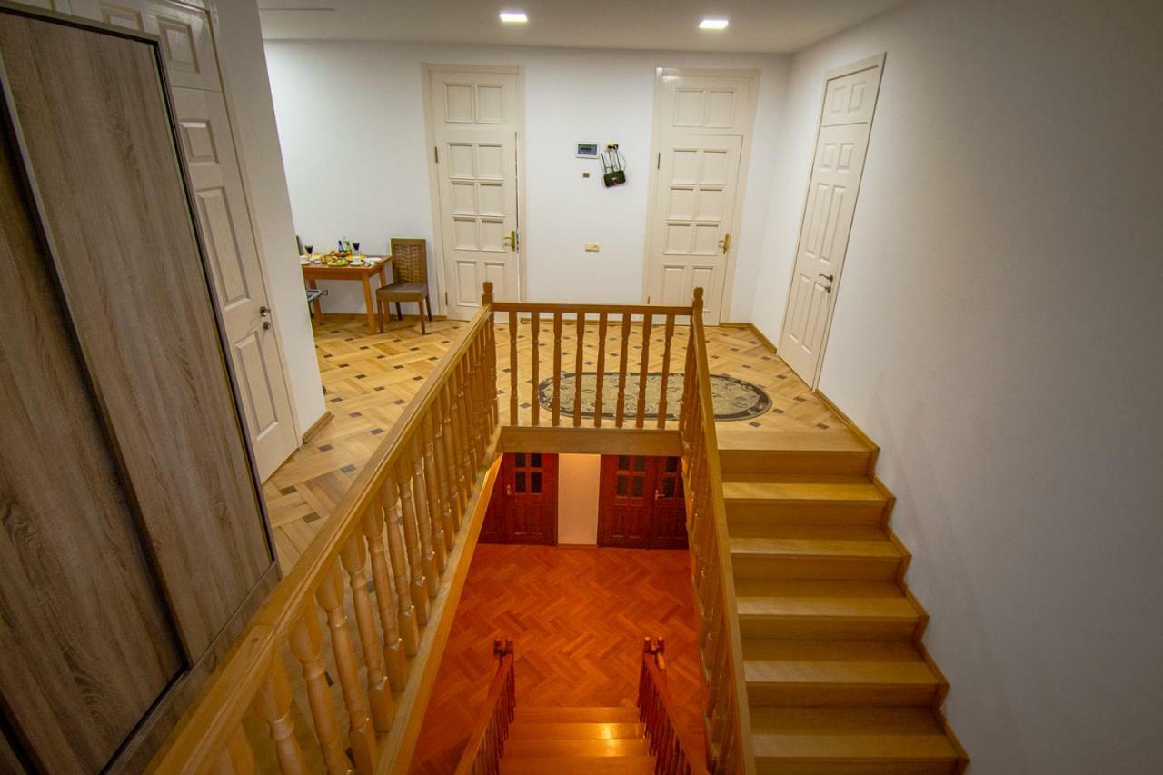 Nana'S Guesthouse Μπατούμι Εξωτερικό φωτογραφία